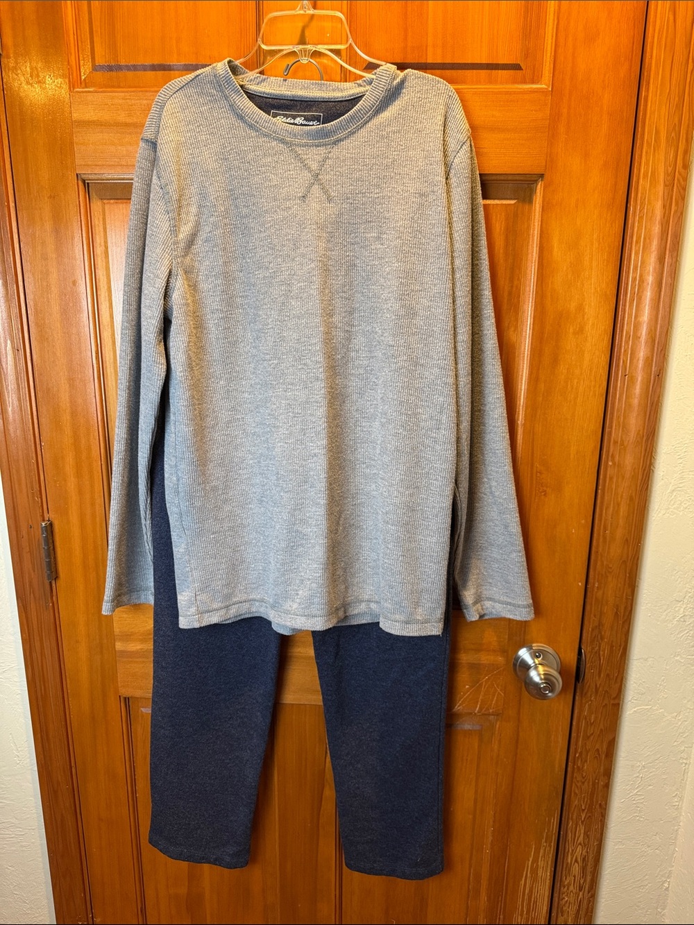 Eddie Bauer Gray Top and Navy Sleep Pants Men’s Pajama Set Size M